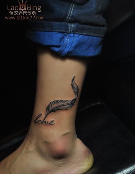 腿颈部的羽毛纹身图案欣赏