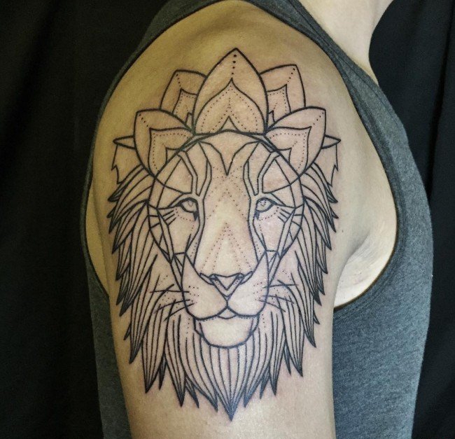 大臂膀上威武的雄狮纹身图案欣赏