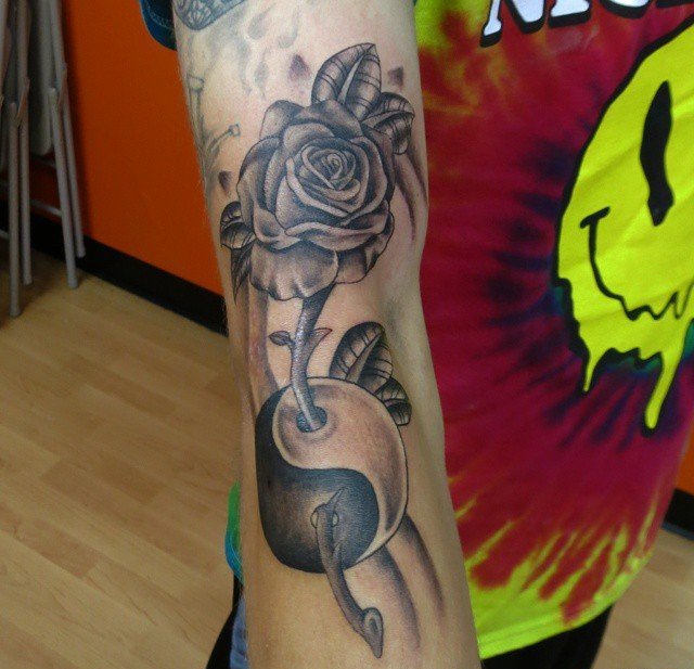 手臂上多款式样精美的阴阳八卦纹身图案