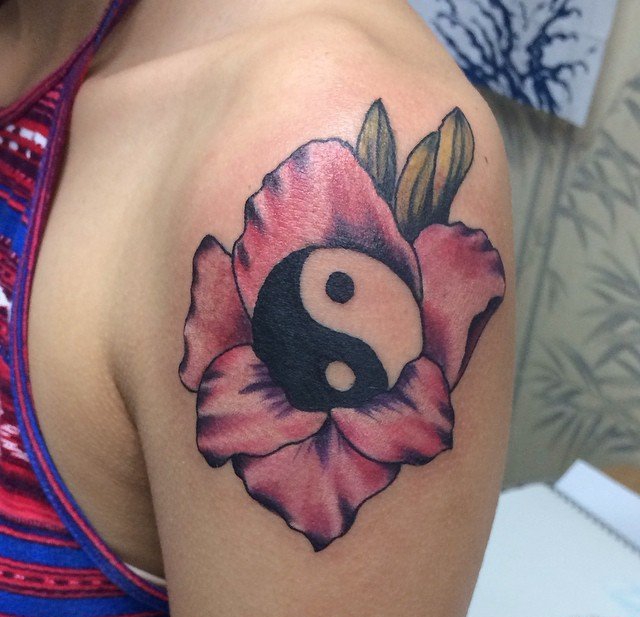 手臂上多款式样精美的阴阳八卦纹身图案