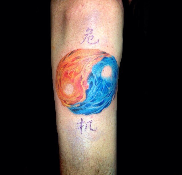 手臂上多款式样精美的阴阳八卦纹身图案