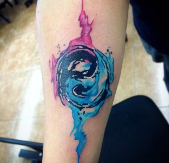 手臂上多款式样精美的阴阳八卦纹身图案