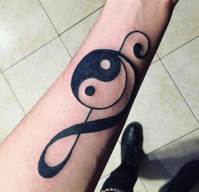 手臂上多款式样精美的阴阳八卦纹身图案