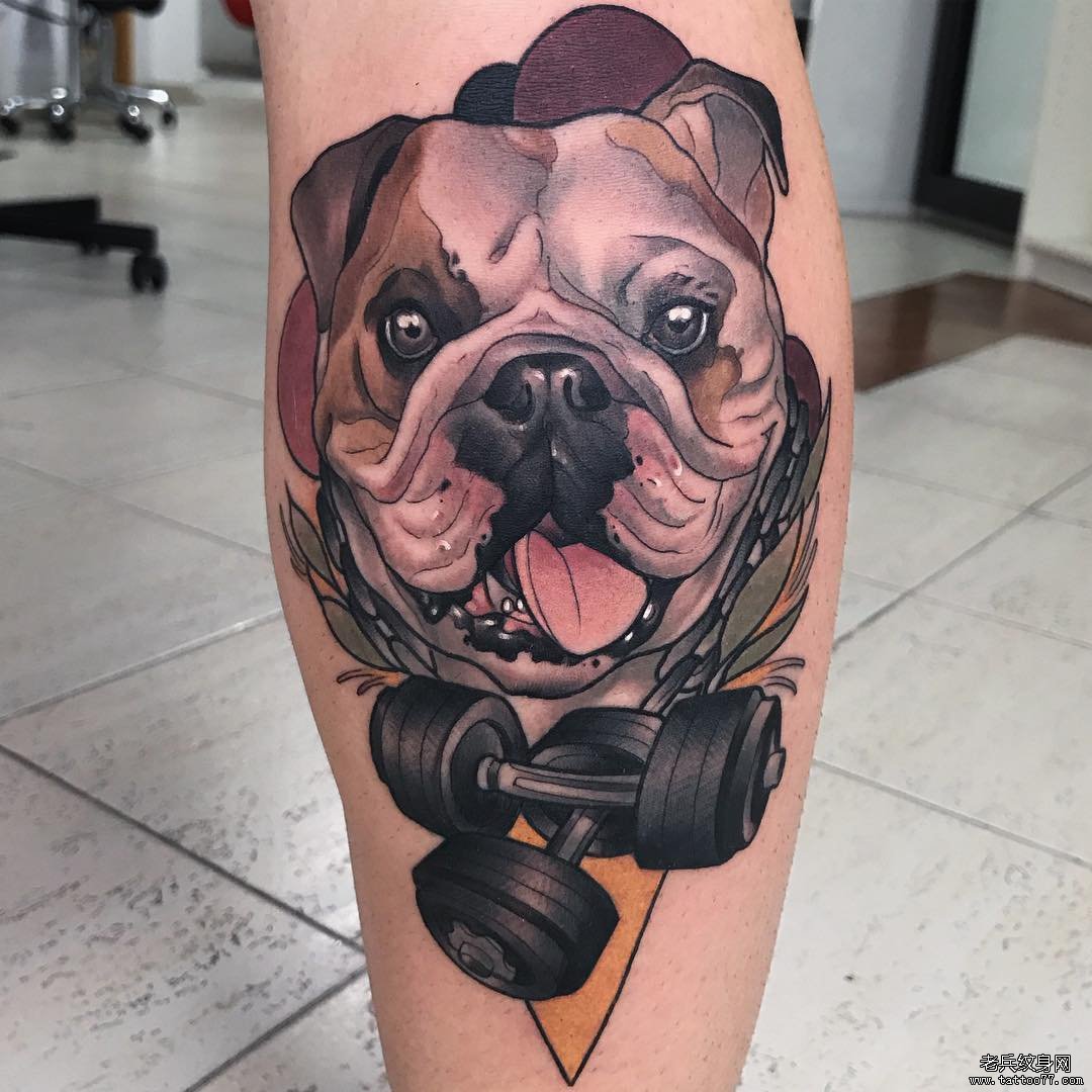 小腿school狗和哑铃纹身图案