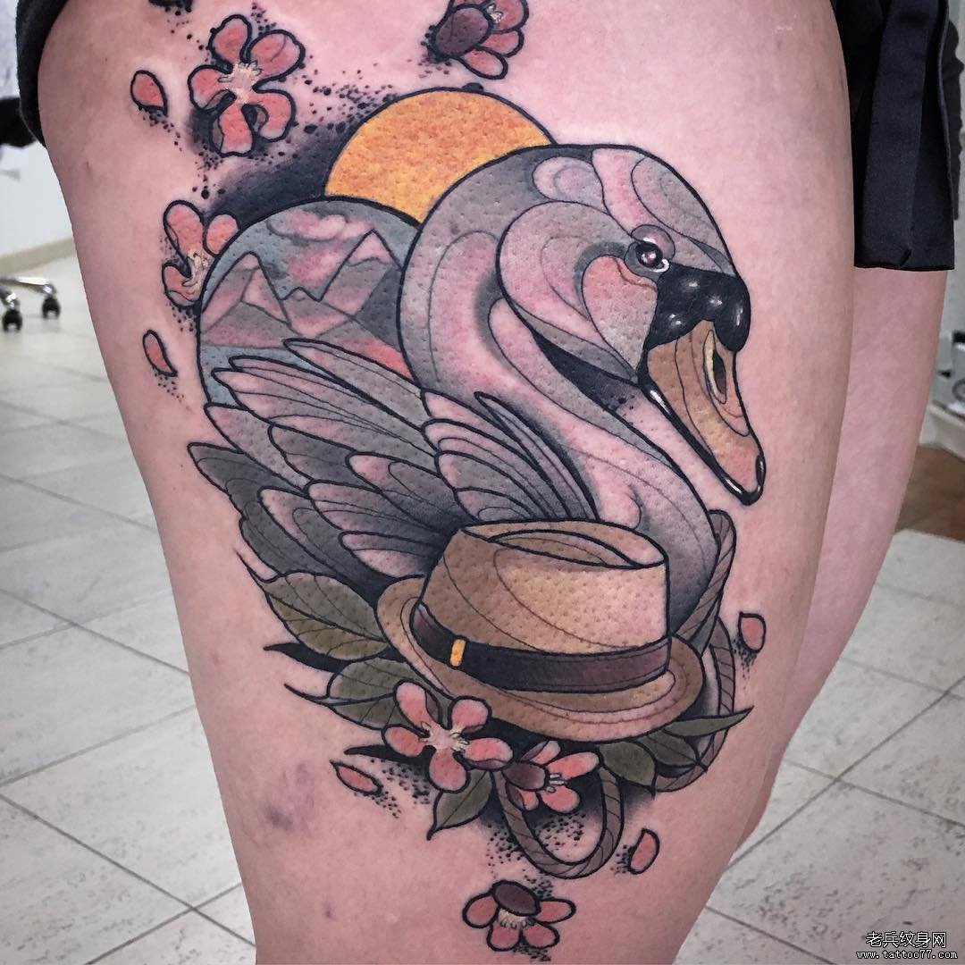 大腿school风格天鹅纹身图案