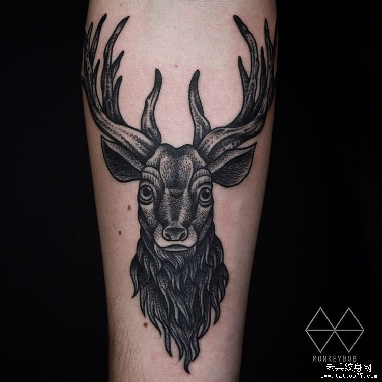 小腿麋鹿头像纹身图案