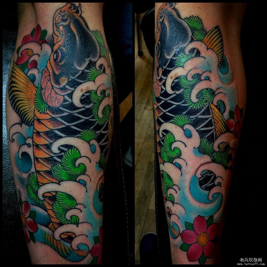 小腿新传统鲤鱼浪花纹身图案