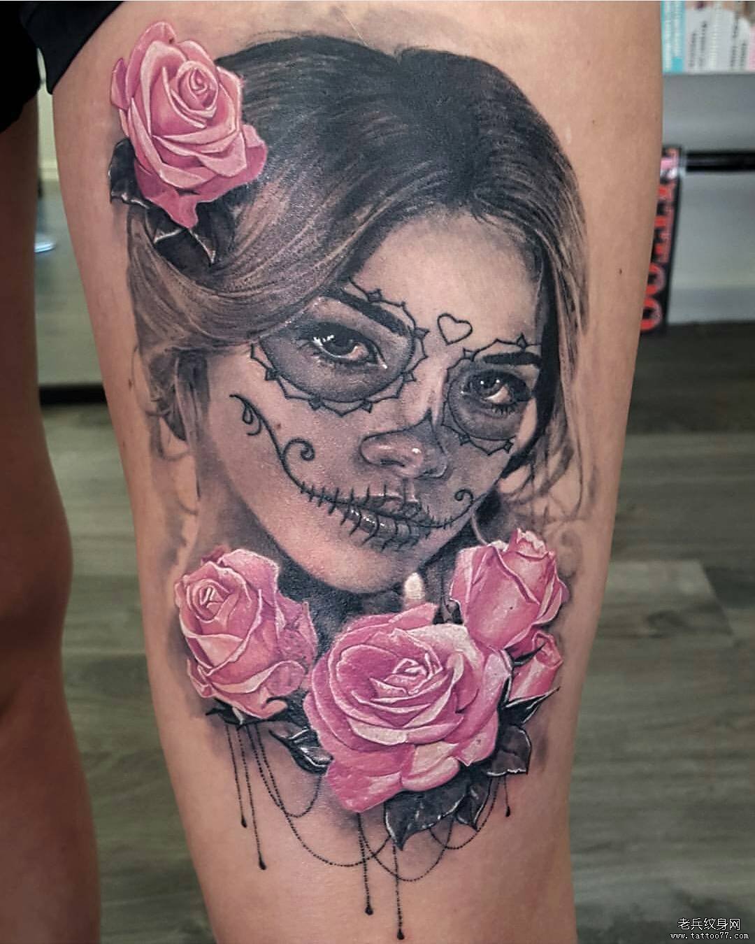 小腿school死亡女郎和粉色玫瑰花纹身图案