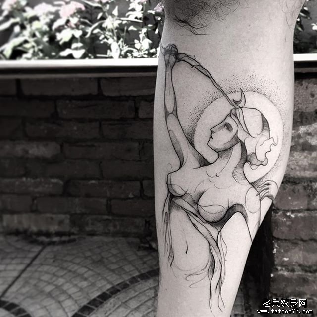 小腿欧美人物点刺黑灰纹身图案