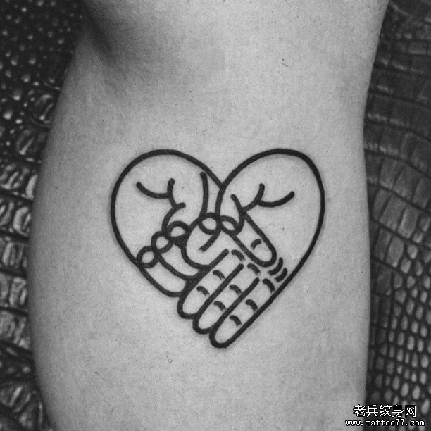 小腿简单粗线条手掌组合爱心纹身图案