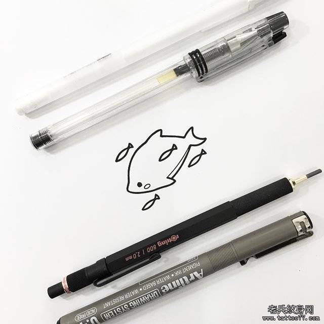 小清新卡通海豚简单线条纹身图案手稿