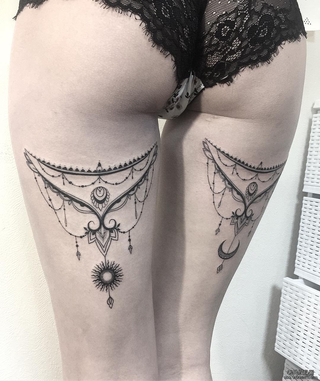 女生大腿后挂坠性感纹身图案