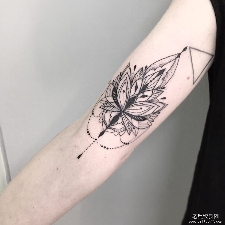 大臂线条梵花几何纹身图案
