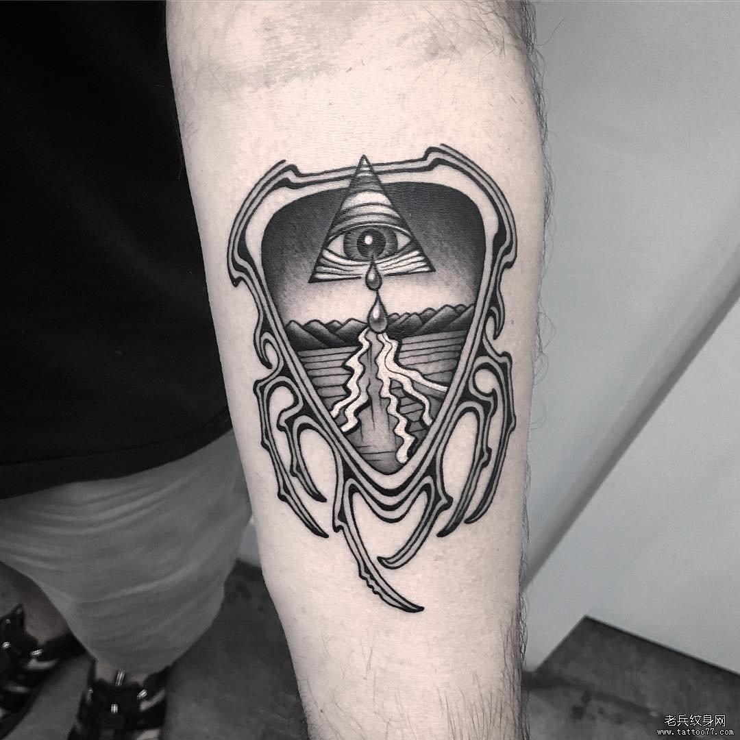 小臂欧美上帝之眼风景纹身图案