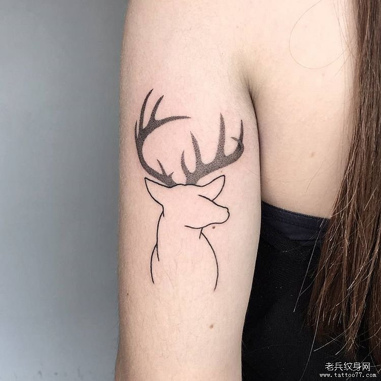 大臂小清新鹿简约线条点刺纹身图案