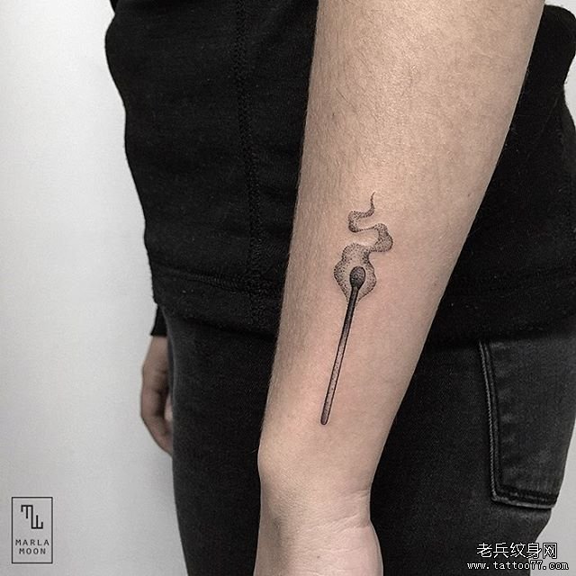 小臂燃烧的火柴纹身图案