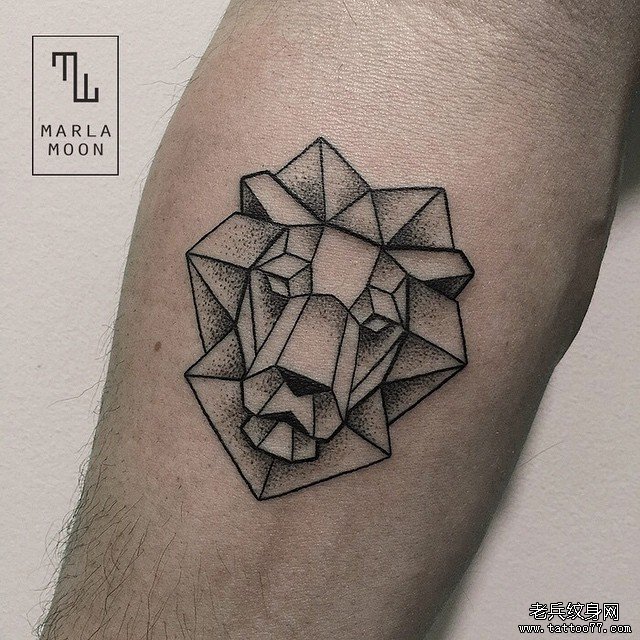 小腿点刺几何狮子头像纹身图案