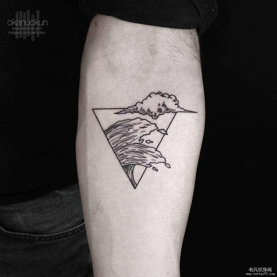 小臂线条几何云朵海浪纹身图案