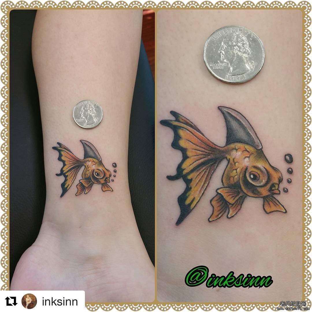 脚踝小清新彩绘金鱼纹身图案