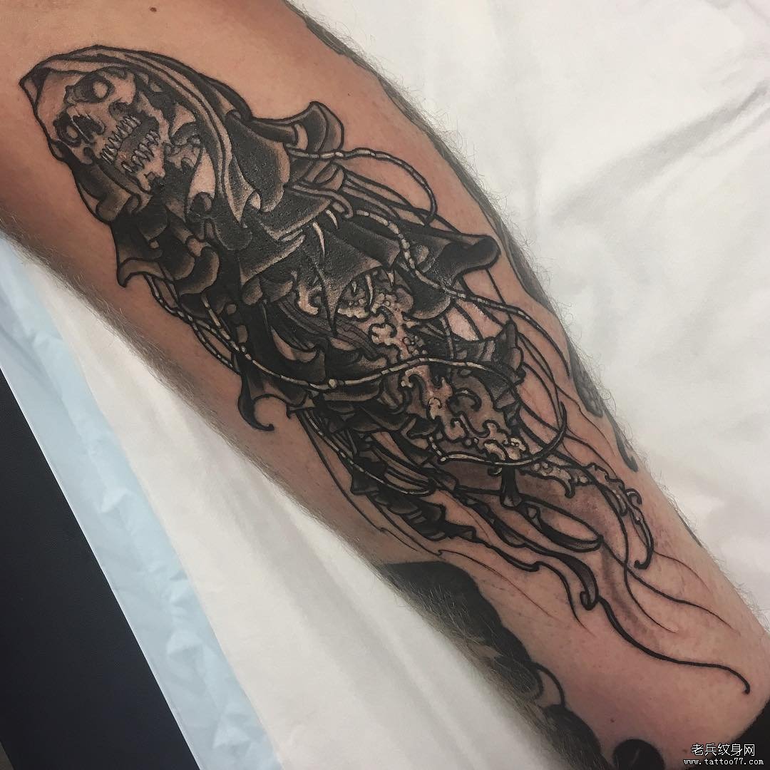小腿欧美黑灰死神纹身图案