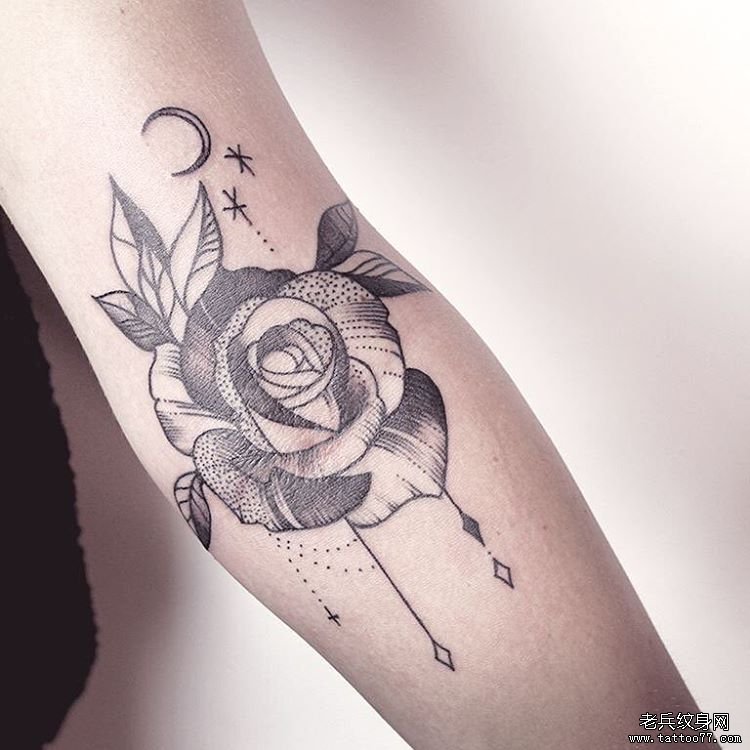 小臂点刺几何玫瑰月亮纹身图案