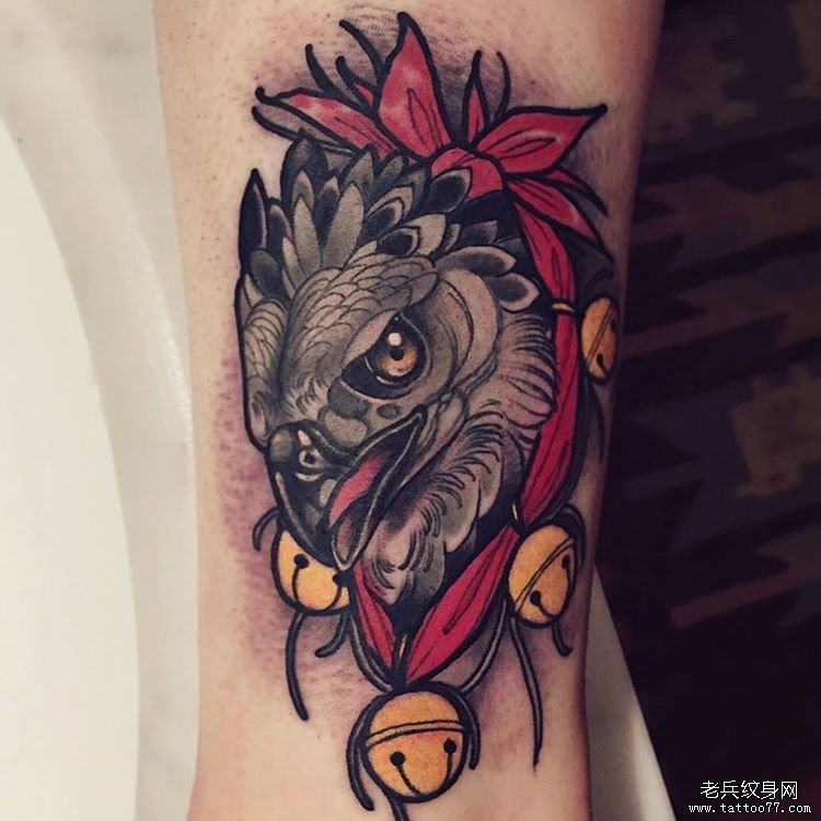 脚踝彩绘铃铛鹰纹身图案