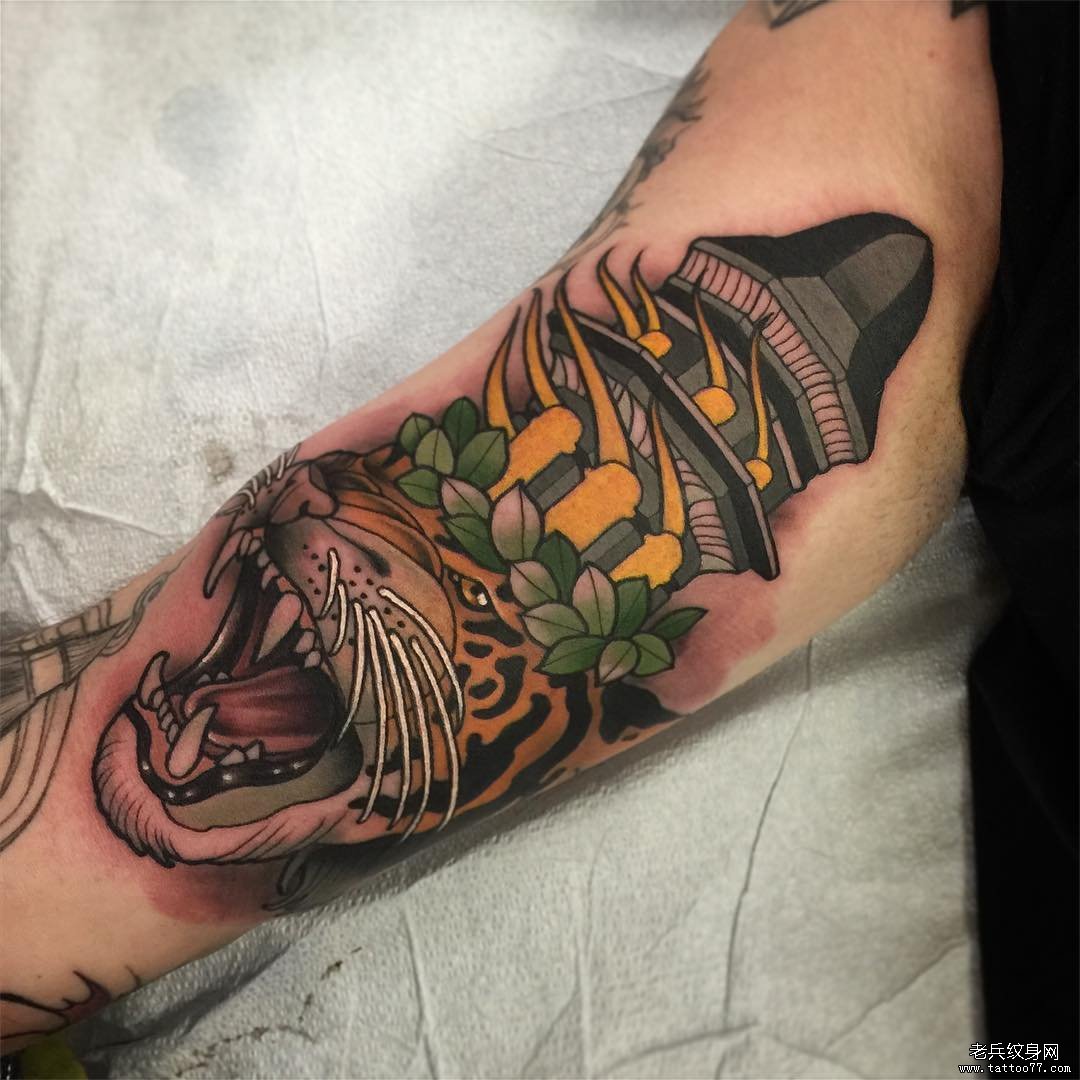大臂彩绘new school老虎纹身图案