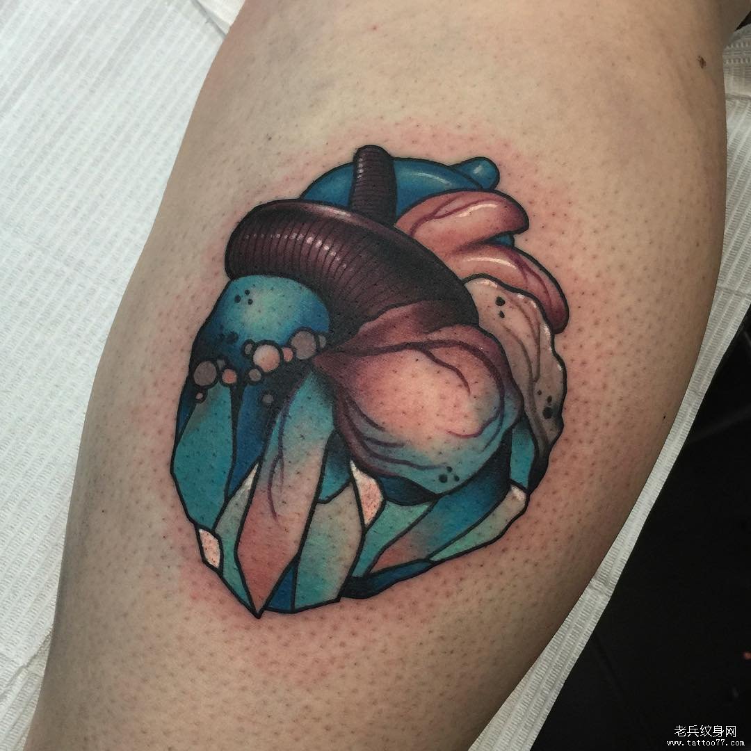 小腿new school彩绘心脏纹身图案