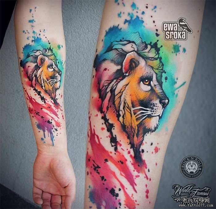 小臂欧美泼墨水彩狮子纹身图案