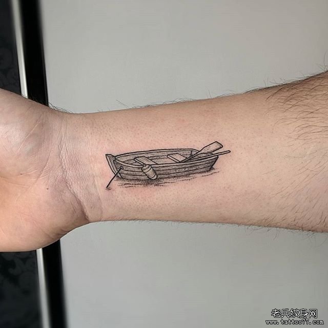 手腕点刺船小清新纹身图案