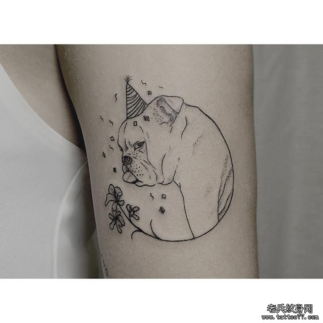 大臂小清新卡通狗花朵纹身图案