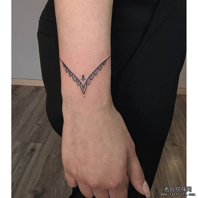 小臂蕾丝边简单小清新纹身图案