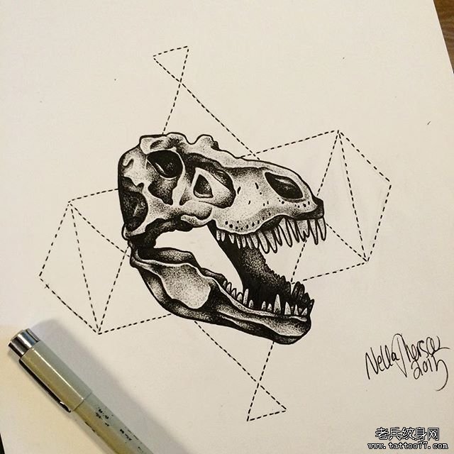 几何线条点刺恐龙头骨纹身图案手稿