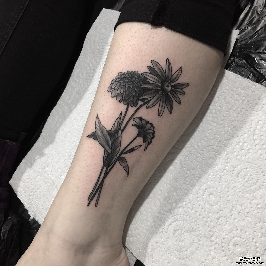 小腿菊花欧美黑灰纹身图案