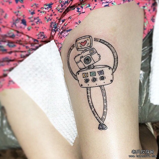大腿相机机器人个性纹身图案