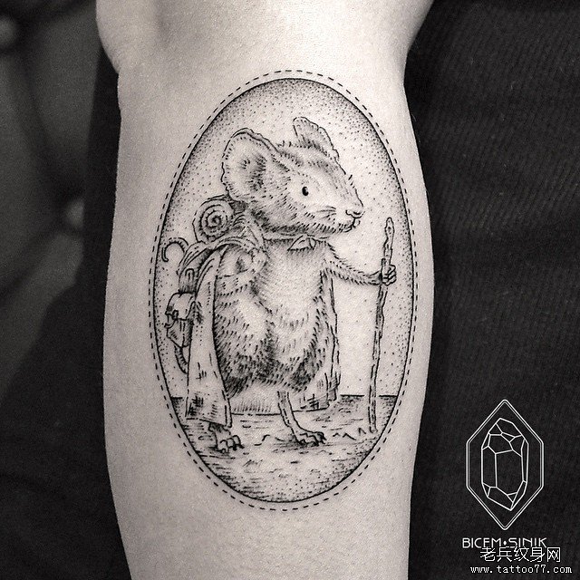 小腿点刺卡通老鼠纹身图案