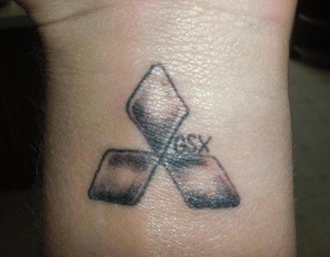 手腕黑白三菱纹身图案