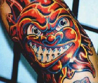 手臂彩色愤怒的太阳纹身图案