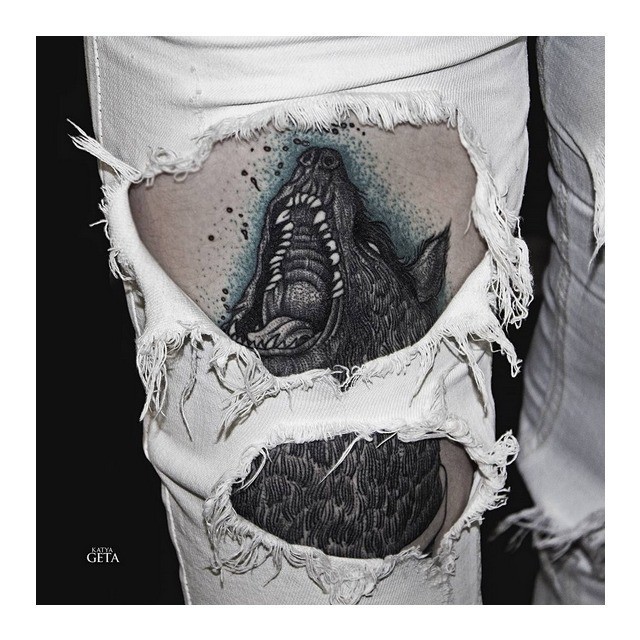 腿部黑色神秘狼纹身图案