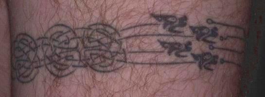 黑色部落袖标纹身图案