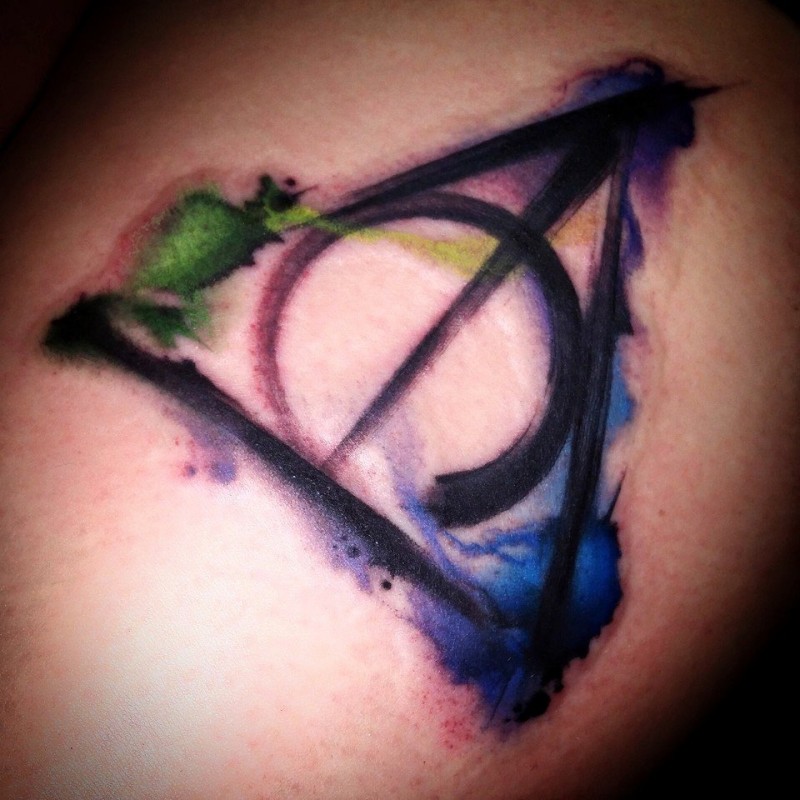 水彩风格的彩色纹身图案