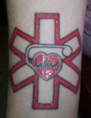 手臂彩色符号纹身图案