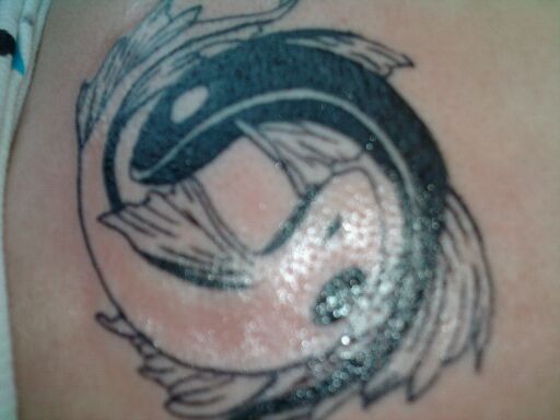 黑白阴阳八卦锦鲤纹身图案