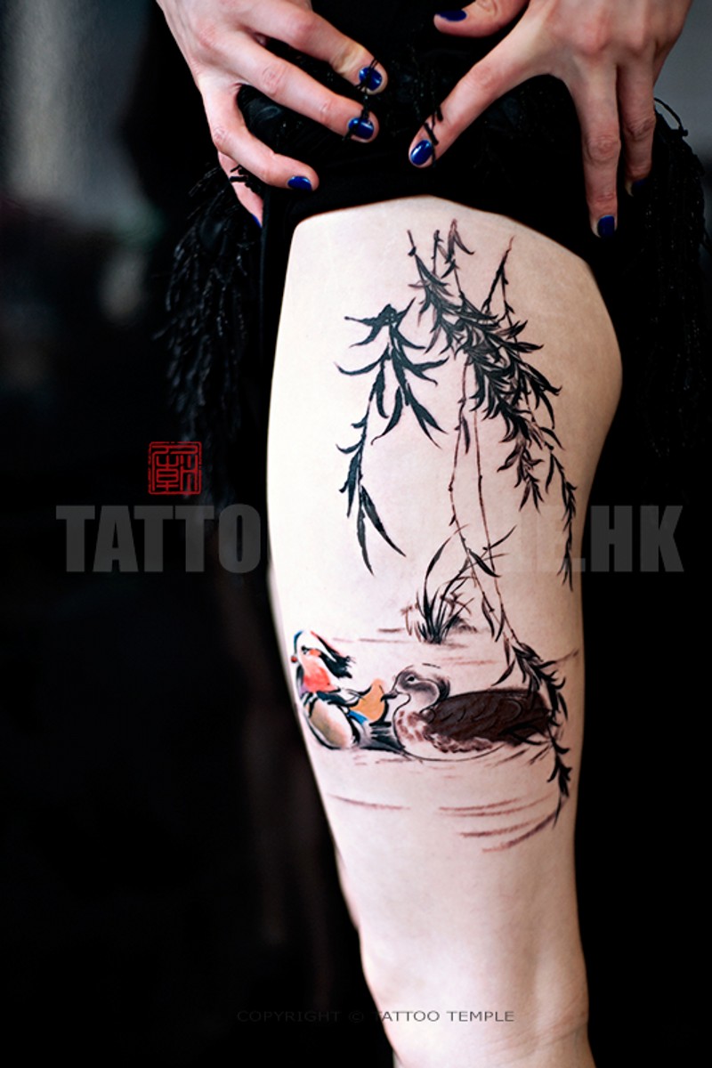 腿部水彩鸭子纹身图案