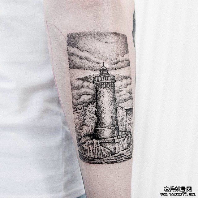 大臂欧美点刺灯塔云朵纹身图案