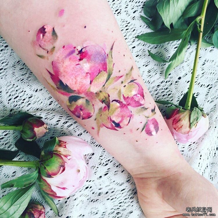 小臂漂亮的小清新花卉纹身图案