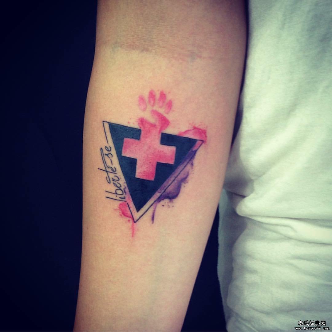 小臂泼墨几何十字架纹身图案