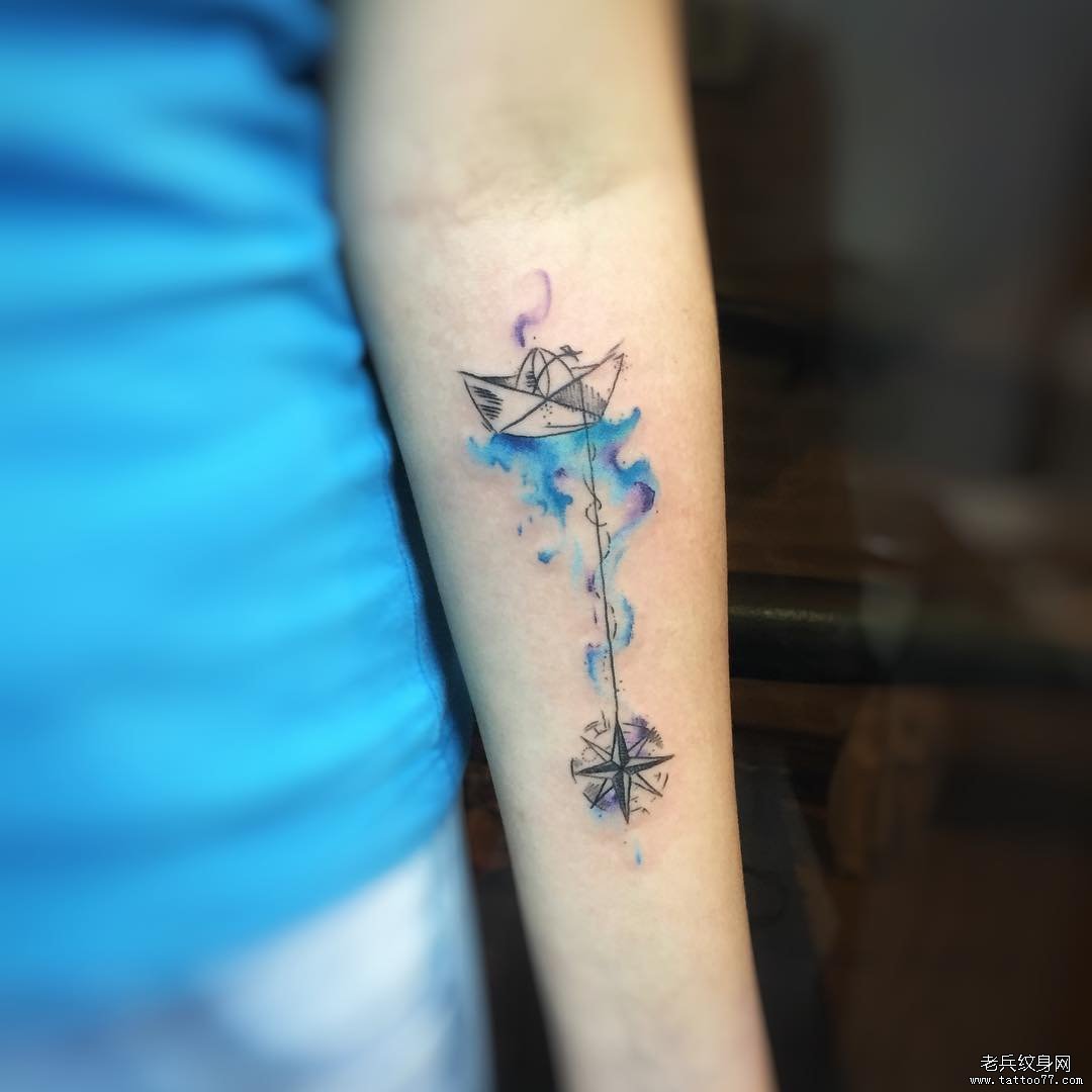 小臂小清新泼墨纸船纹身图案