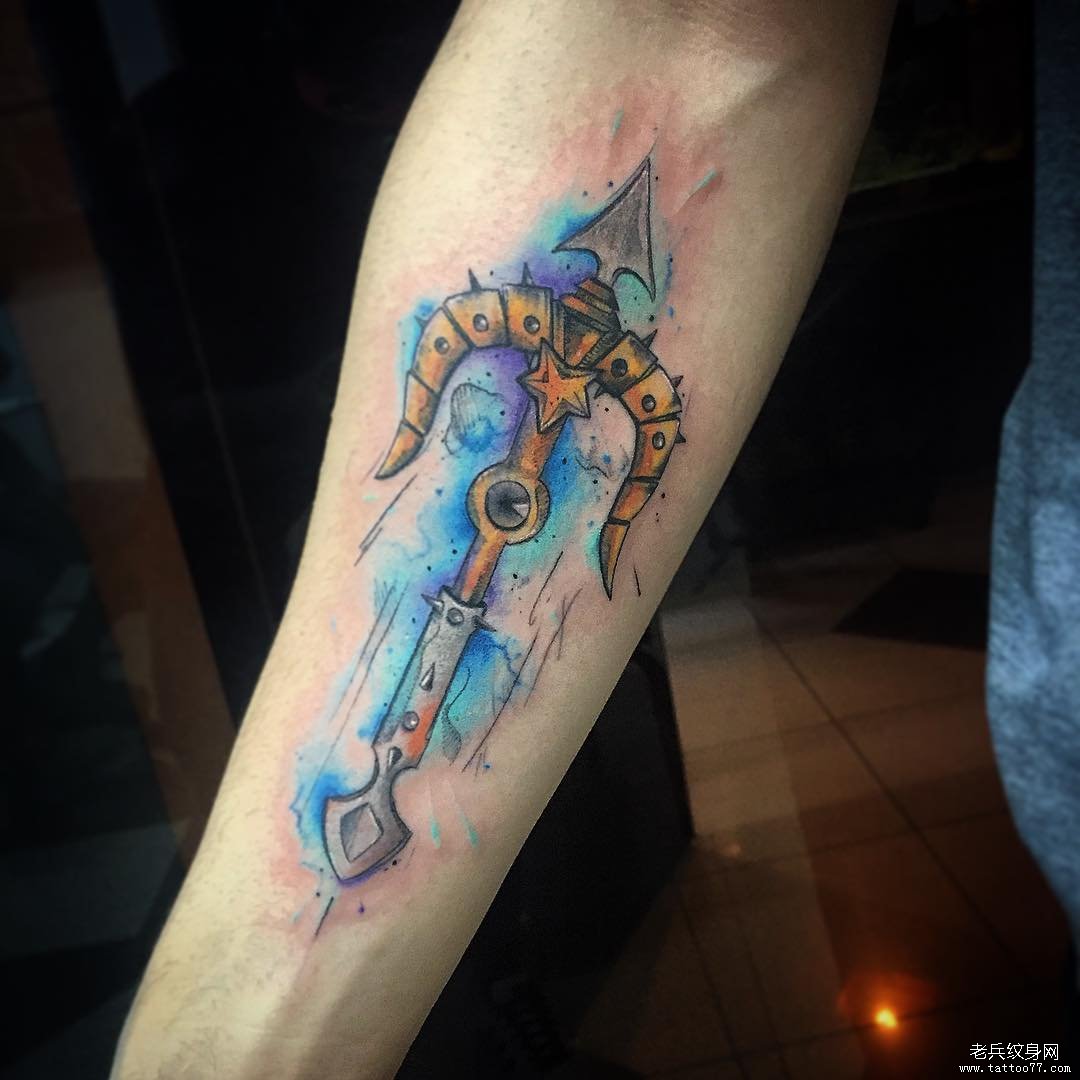 小臂华丽的箭泼墨纹身图案