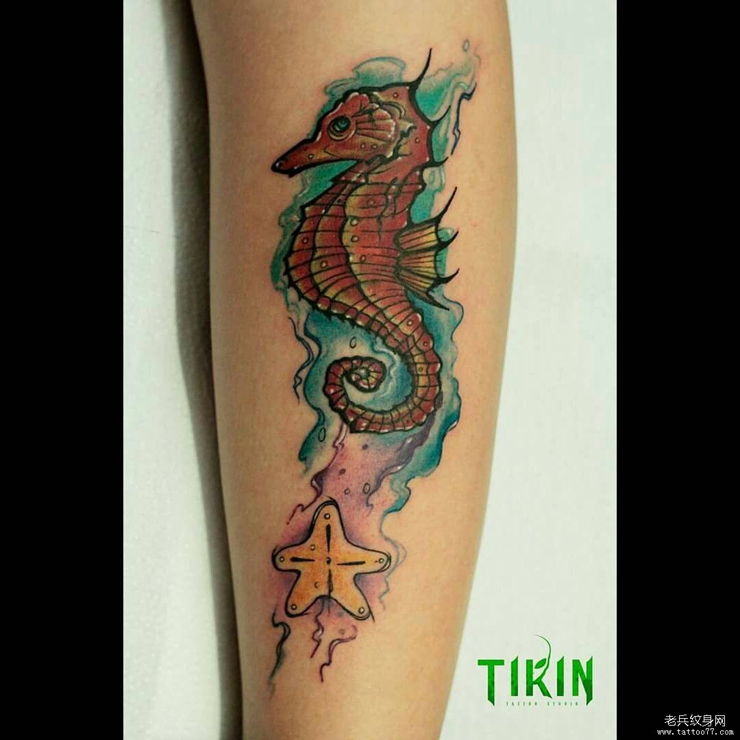 小腿海马海星泼墨水彩纹身图案